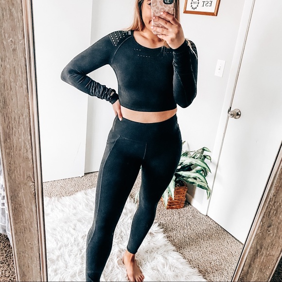 Gymshark Tops - Gymshark flawless knit long sleeve crop top